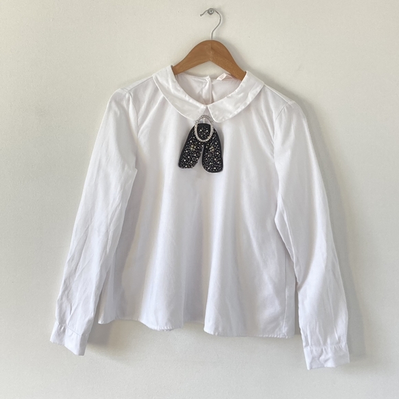 Pre-Loved Zara White Blouse with Intricate Embellishment Design Brooch UK Size M - Picture 4 of 13